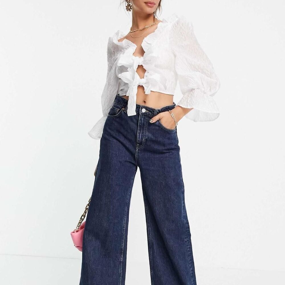ASOS Ivory Ruffle Tie-Front Crop Top š¤ - Picture 4 of 7